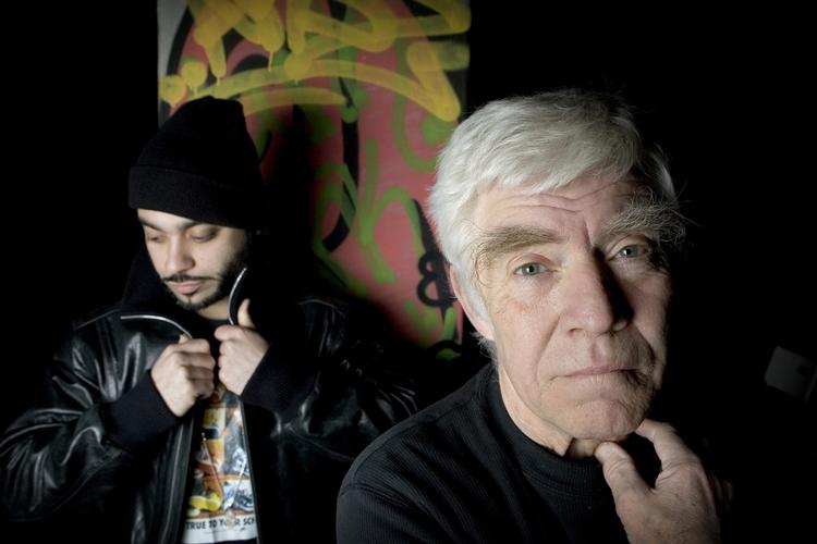 DØDSFALD. Skuespilleren Ole Ernst er kendt for utallige roller på den danske film- og teaterscene. Her ses han med den danske rapper Ali Kazim , som han spillede sammen med i et teaterstykke i 2005. 