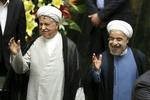 UVENTET. Den tidligere iranske præsident Akbar Hashemi Rafsanjan (til venstre) mener også, at det er Syriens præsident, Bashar al-Assad, der står bag angrebene med kemiske våben mod det syriske folk. 