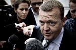 Handling. Lars Løkke Rasmussen (V) foreslår en tredobbelt EU-afstemning, der en gang for alle kan gøre op med de danske rets- og forsvarsforbehold. 