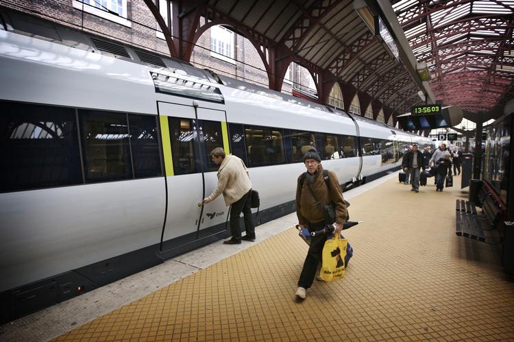 hurtigere. Togrejsen fra Vejle til København, som i dag er på over to timer, vil fremover kunne gøres på en time og 36 minutter. 