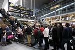 KØ. Ifølge Københavns Lufthavns hjemmeside er der nu kun en halv times ventetid til sikkerhedskontrollen. 