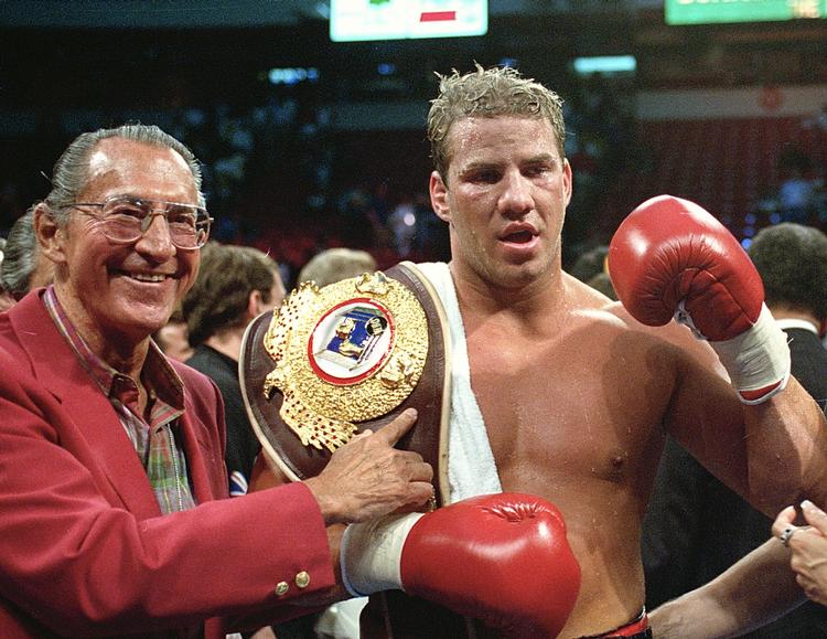 Død. Tommy Morrison blev i 1990 berømt, da han spillede over for Sylvester Stallone i den femte Rocky-film. 