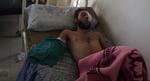 Offer. En såret syrer på et lille hospital i det nordlige Syrien måtte blandt andet have den ene arm amputeret efter et natangreb på de områder, der var kontrolleret af oprørerne. Billedet er cirka et år gammelt og taget af Brian Esbensen selv på en reportagetur i området. 