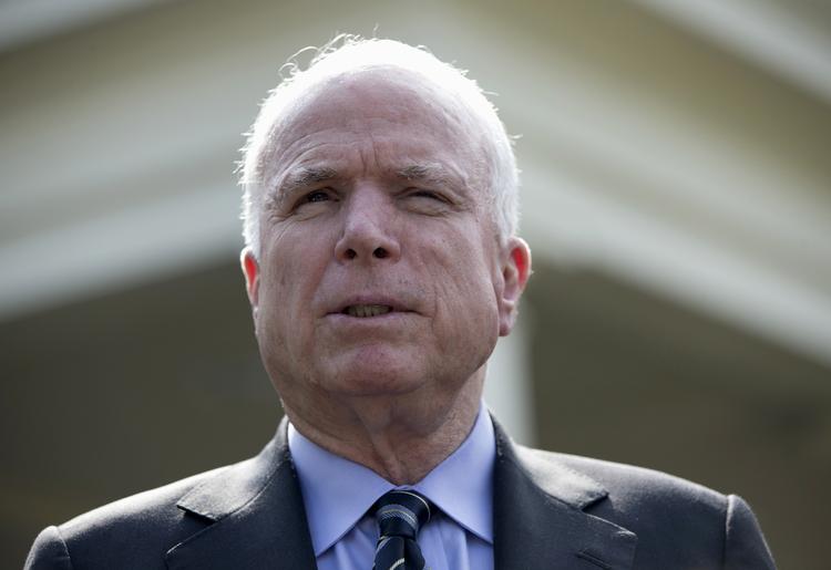 Udmelding. »Hvis Kongressen nu afviser sådan en resolution, efter at USA's præsident allerede har sagt, at USA vil gå i aktion, så vil konsekvenserne blive katastrofale«, siger McCain efter mødet i Det hvide Hus i Washington. 