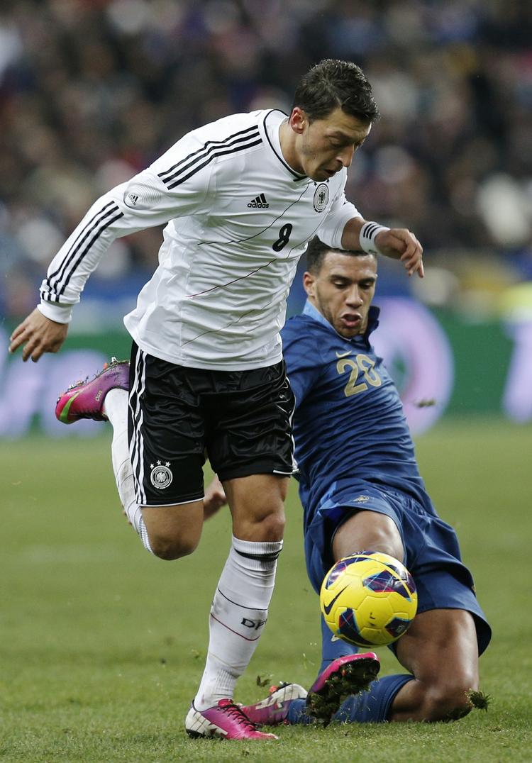 Verdensklasse. Mesut Özil er en chanceskaber af de helt store. I sine tre sæsoner i Real Madrid leverede han mindst 20 oplæg i hver sæson. Set over en femårig periode er han den bedste kreatør i de fem store fodboldligaer: Tyskland, Spanien, England, Italien og Frankrig. 