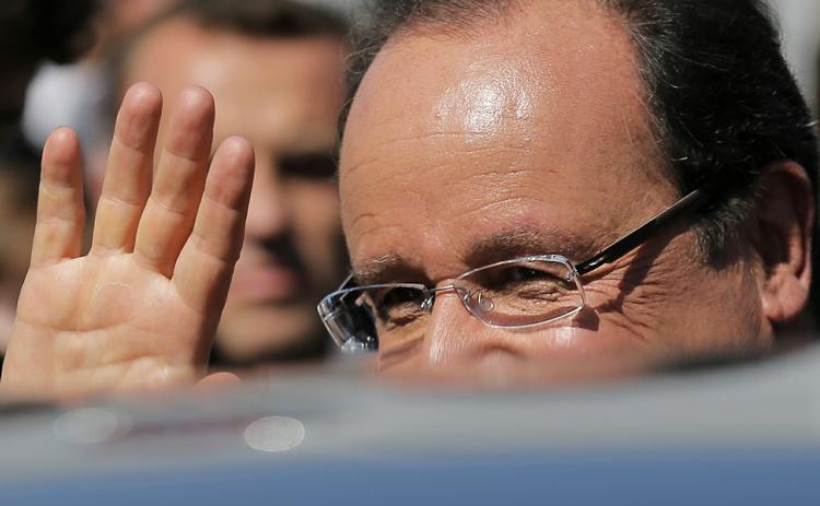 ENEGANG. Frankrig vil ikke på egen hånd gå til angreb på Assadstyret, oplyser den franske præsident Hollande, som vil afvente den amerikanske kongres' beslutning om en reaktion mod styret i Syrien. 