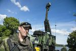 Opskudt. Mobile radarer skal overvåge luftrummet over Stockholm, imens den amerikanske præsident gæster byen. Her er en radar blevet opstillet på Fafangan, en bakke med udsigt over Stockholm 