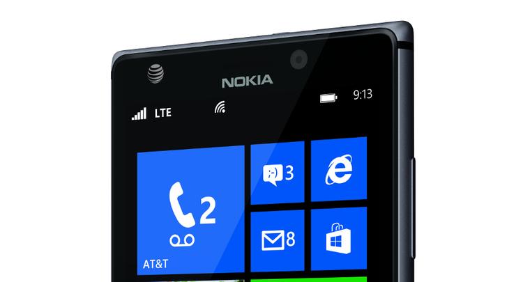 NAVNESKIFT. Kig godt på toppen af denne Nokia Lumia 925. Det er formentlig en af de sidste gange, vi kommer til at se et Nokia-logo på en smartphone. Fremover kommer der kun til at stå Nokia på gammeldags feature-phones til den tredje verden. (Foto: Nokia) 