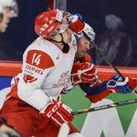 Av. Kiril Starkov (14) var en af flere danske spillere, der fik broderkærligheden at føle mod Lars Erik Spets og Norge. 