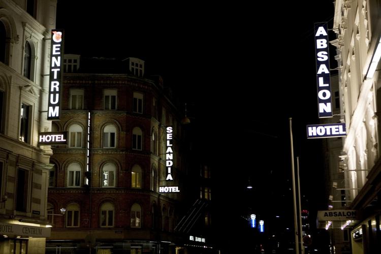 Narkoområde. En række hoteller på Vesterbro i København er godt trætte af åbenlys narkohandel. Deres gæster bliver skræmt væk. 