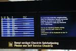 Ventetid. tomme eller halvtomme fly måtte lette fra Kastrup Lufthavn i morges. Sikkerhedspersonalet strejkede, og flypassagerne sad fast i afgangshallen. 