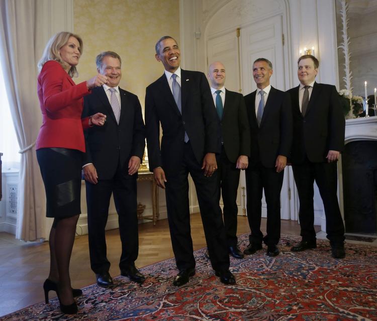 Middagsselskab. Helle Thorning-Schmidt står sammen med den finske præsident  Sauli Niinistö, USA's præsident Barack Obama og Sveriges statsminister Fredrik Reinfeldt i forbindelse med aftenens middagsselskab. 