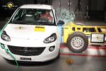 Crash. Opel Adam klarer sig udmærket i kollisionstest, men ikke helt til topkarakter. 