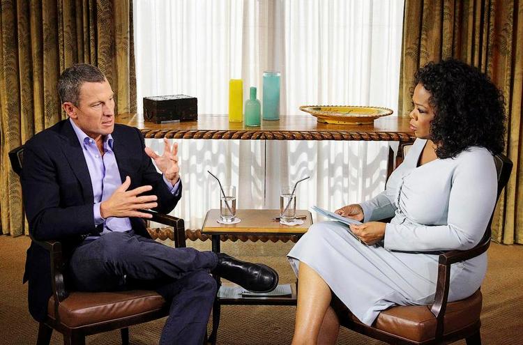 Faldet.  Alex Gibneys film om Lance Armstrong blev i stedet til en film om cykelheltens løgn - som han fortalte Oprah Winfrey om på tv. 