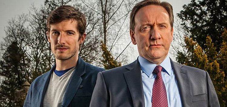 Den nye Barnaby-konstellation består af efterforskeren John Barnaby (Neil Dudgeon, t.h.) og hans partner Charlie Nelson (Gwilym Lee). 