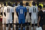 FORRETNING. En del af de 750 mio. kr., Real Madrid har givet for Gareth Bale, skal tjenes ind gennem salg af trøjer. 