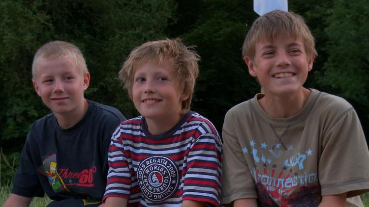 drengeliv. Sommerlejr bringer smilet frem. Men hverdagen er ikke let for de drenge, instruktør Cathrine Marchen Asmussen har fulgt i dokumentaren 'Drengelejren'. 