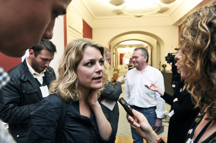 Barsel. Johanne Schmidt-Nielsen (EL) er bekymret for regeringens barselsudspil. 