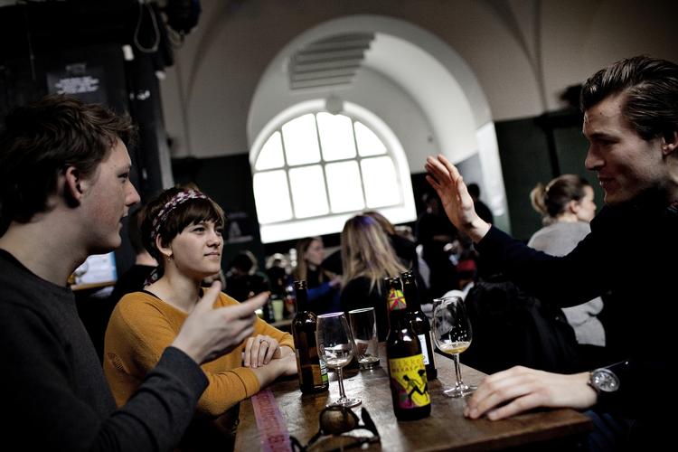 Skål. Så har de studerende fået endnu en grund til at frekventere fredagsbaren. 