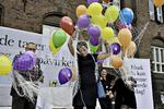 Ballondans. I et forsøg på at skabe opmærksom omkring det kommende kommunalvalg sendte valgminister Vestager en sækfuld balloner til himmels over København. 