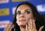 misforstået. Udtalelserne på pressemødet efter hendes VM-sejr var en misforståelse, har Jelena Isinbayeva forklaret,  men IOC vil kigge på sagen, da russeren er olympisk ambassadør. 