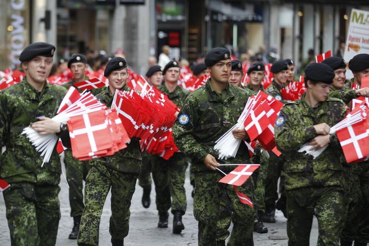 Fejring. Der blev delt flag ud i rigt mål på Strøget i Københav. 