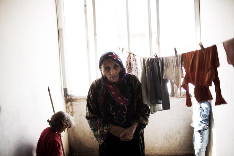 Flygtninge. »Danmark anerkender på den ene side, at de er truet på deres liv, hvis de vender hjem til Syrien, men på den anden side fastholder vi, at vi ikke vil give dem midlertidig opholdstilladelse. Et paradoks? I den grad« skriver Tarek Omar. 