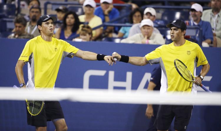 REKORDPAR. Med 15 grand slam-titler er Mike (tv.) og Bob Bryan rekordindehavere, men det blev ikke til alle fire i samme kalenderår. 