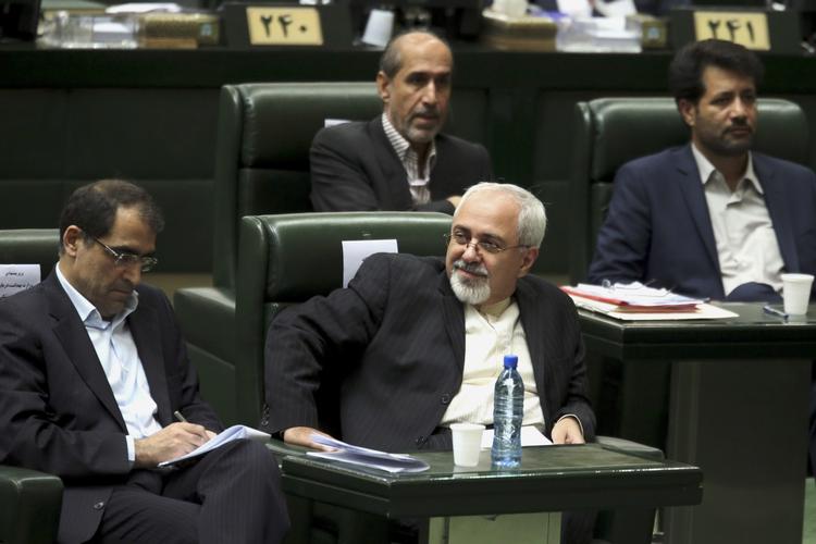 Noget tyder på, at Irans udenrigsminister, Javad Zarif, og Irans præsident, rækker en forsigtig hånd ud til Vesten på de sociale medier. 