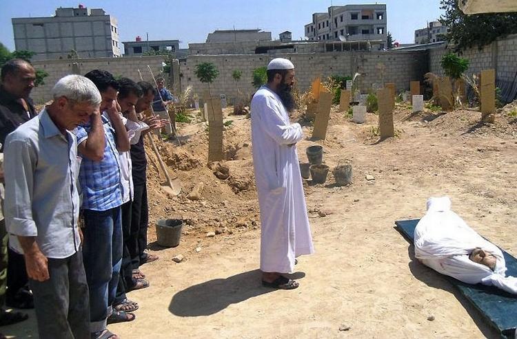 BORGERKRIG. Situationen i Syrien er for kompleks til, at det nytter at kaste bomber over Syrien i få dage, mener eksperter. 