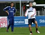 SÅDAN. Hvis Christian Eriksen skulle blive i tvivl, kan han rådføre sig med landsholdets angrebstræner, Ebbe Sand, der ved, hvordan man scorer mod Malta. 