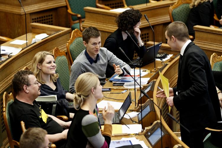 Finanslov. Regeringspartierne møder Venstres finanslovsudspil med skepsis. 