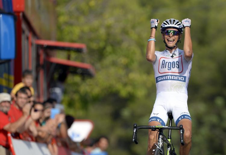 debutant. Warren Barguil tog chancen og gennemførte en overraskende veltimet offensiv kort før mål. 