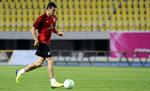 bænket. Gareth Bale træner med Wales' landshold før kampen i aften mod Makedonien. 
