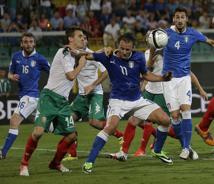 trængsel. Italien vandt mod Bulgarien, som Danmark dermed rykker tættere på i kampen om andenpladsen i gruppen. 