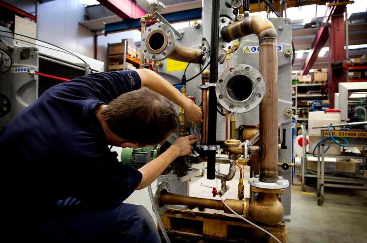 minimalløn. Mange industrivirksomheder har fleksible lønsystemer, der afspejler firmaets økonomiskesituation. 