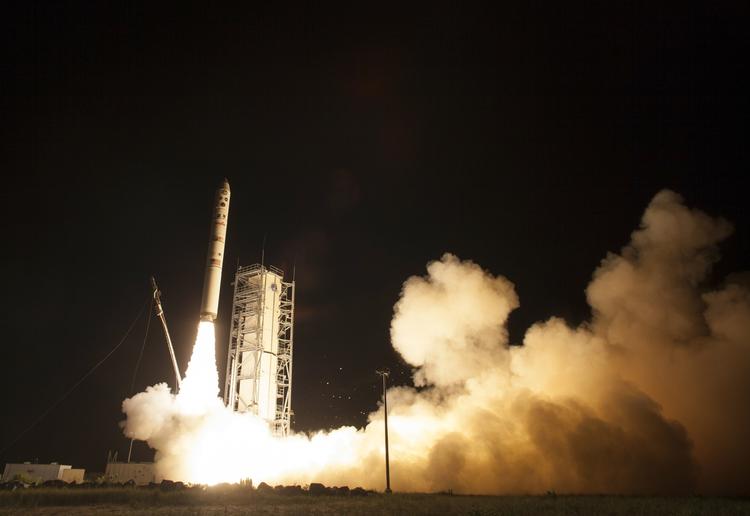 Afsted. Den amerikanske rumfartsadministration Nasa har i morges dansk tid opsendt et ubemandet rumfartøj, der skal udforske månens atmosfære. Foto: 