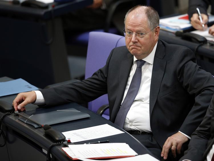 Afpresset. En anonym brevskriver har afpresset den tyske kanslerkandidat Peer Steinbrück. (Arkivfoto) 