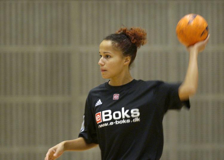 Håndbold-spiller. Josephine Touray har tidligere haft succes på det danske kvindehåndboldlandshold. 