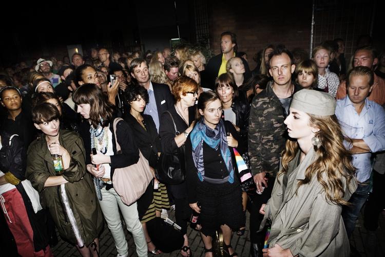 Unikt. Datingsitet Elitedaters vil lukke 50 uudannede, men kreative singler ind i folden om måneden. De kreative mennesker skal være noget særligt, men der er der meget få at Kødbyens besøgende, der er, skriver Mikkel Andersson. 