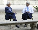 Forhandlinger. USA's udenrigsminister John Kerry er i Paris for at drøfte et eventuelt militært angreb på Syrien. En række nøglepersoner tages i ed. 