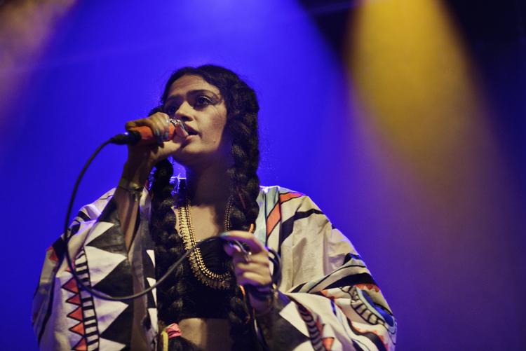 Globalista. Alo Wala dansede sine indiske rødder frem til lyder af sydamerikanske cumbia-rytmer. Leveret af danske Copia Doble Systema. 