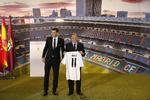 Købt. Gareth Bale og Real-præsident Florentino Perez. 