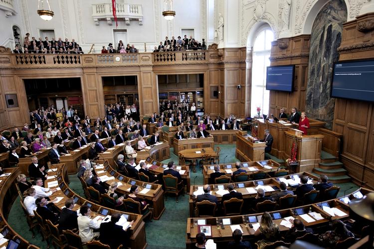 2020-plan. Den konservative plan om eksempelvis skattelettelser for 40 milliarder kroner får ikke partiets blå venner til at juble. For uambitiøst, mener LA. For ambitiøst, mener V. For unuanceret, mener DF. 