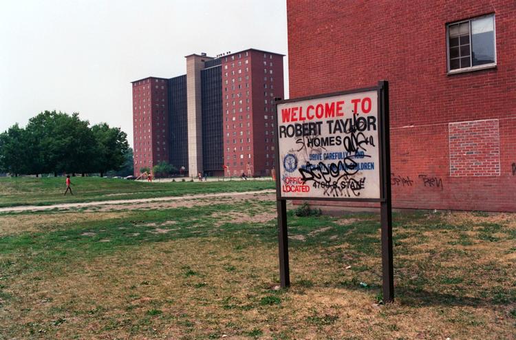 BOLIGOMRÅDE. Robert Taylor-bebyggelsen i Chicagos South Side-distrikt er et af de områder, der næppe ville have opnået positiv omtale i goodpartoftown.com. I dag er de 28 boligblokke i den store ghetto fjernet. 