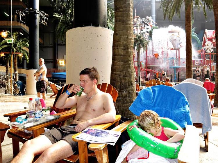 Dasen. En feriedag mindre i Lalandia, sommerhuset eller stranden i Grækenland kan gøre en kæmpe forskel for samfundsøkonomien, viser en Krakaanalyse - hvis altså alle danskere slapper en anelse mindre af. 