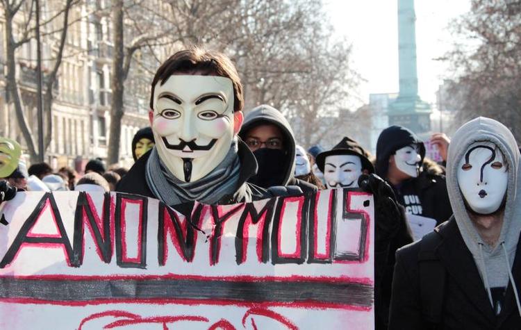 Verdensomspændende. Franske Anonymous-aktivister med den markante Guy Fawkesø-maske. 