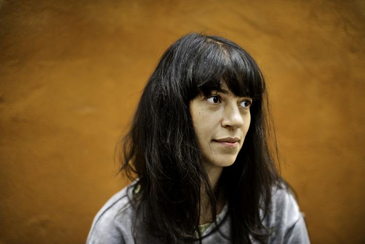 Humorist. Lone Aburas (f. 1979) debuterede i 2009 med 'Føtexsøen', mens hendes anden roman 'Den svære toer' udkom i 2011. Sidstnævnte kaldte Informations anmelder Olga Ravn »plat på den gode måde«. 