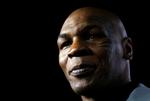Fjerelsker. Han kan virke en anelse skræmmende, men Mike Tyson er i virkeligheden en meget blød fyr med hang til duer. 