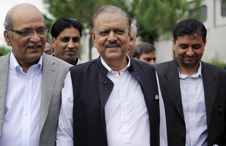 Valg. Pakistans nye præsident, Mamnoon Hussain, blev i dag taget i ed. 